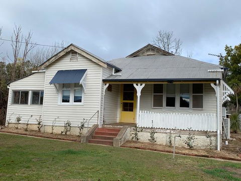 Yellow Door House Adelong - Accommodation Bookings 1