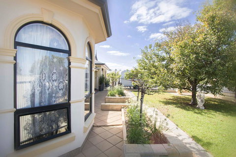 Yellow Rose Cottage - Accommodation Bookings 2