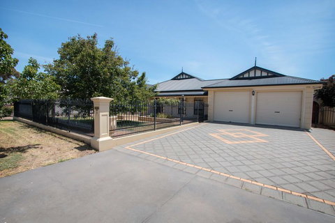 Yellow Rose Cottage - Accommodation Bookings 0