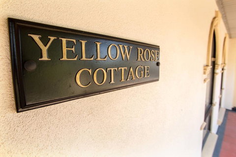 Yellow Rose Cottage - Accommodation Bookings 3
