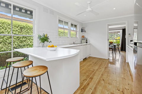 YIN-YANG - MOUNT ELIZA - Accommodation Bookings 2