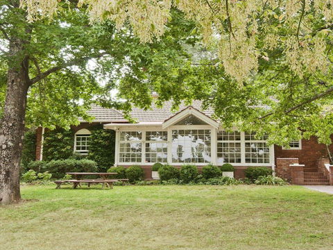 York Cottage - Grand Gate House And Enchanting Gardens - Accommodation Bookings 0