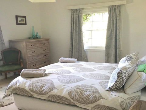 York Cottage - Grand Gate House And Enchanting Gardens - Accommodation Bookings 1