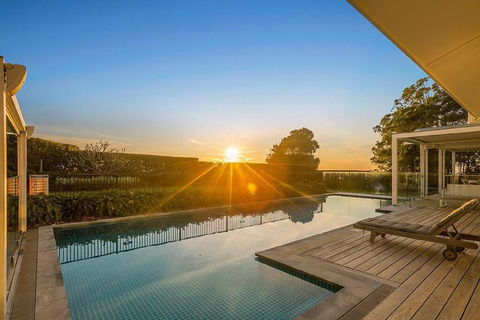 Your Luxury Escape - Trig Point - Accommodation Bookings 2
