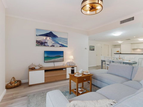101 The Breakwater Beautiful Unit Wi - Accommodation Bookings 1