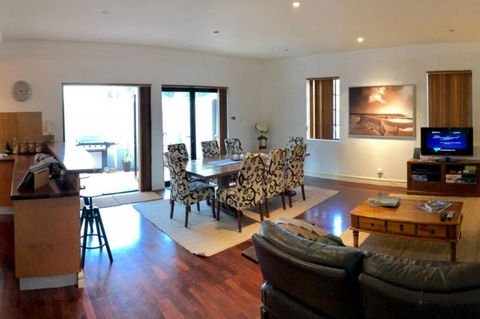 Zero Contact Private CBD-Social-Chillout-Oasis With Outdoors For You & Friends - Accommodation Bookings 0