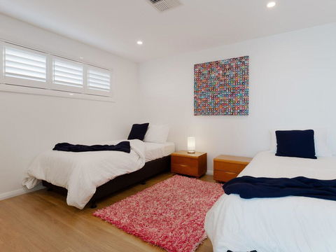 Maison De La Mer 30 Mulubinda Parade - Luxurious, Linen, Aircon And Panoramic Views - Accommodation Bookings 1