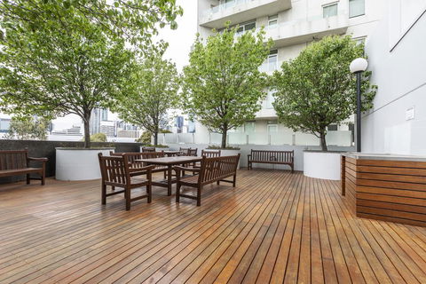 Of SouthbankLight Filled ApartmentHUGE Private Terrace With City ViewsParkingPoolGymWiFi - Accommodation Bookings 0