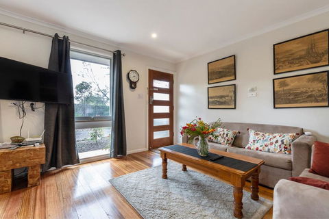 Spacious Bungalow5min Walk To Station5min To Box HillWiFiParking - Accommodation Bookings 1