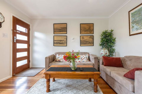 Spacious Bungalow5min Walk To Station5min To Box HillWiFiParking - Accommodation Bookings 0