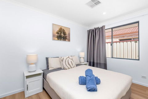 18 Bateman Retreat 4bdr 25bth - Accommodation Bookings 2