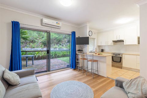 Adriana 4 Open Plan Living With Backyard - Accommodation Bookings 0