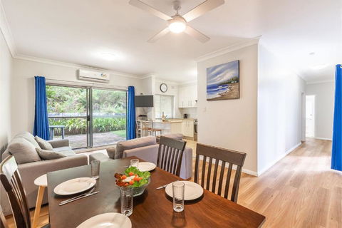 Adriana 4 Open Plan Living With Backyard - Accommodation Bookings 2