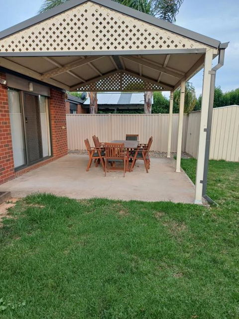 A Beautiful And Spacious Home - Accommodation Bookings 2