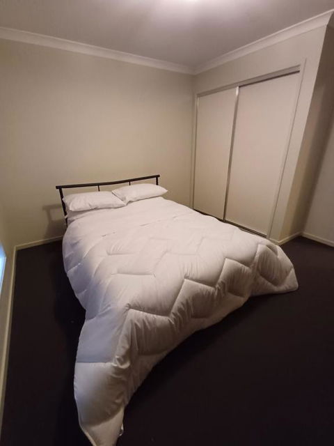 A Beautiful And Spacious Home - Accommodation Bookings 3