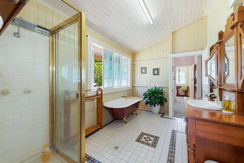 A Charming Queenslander - Accommodation Bookings 3