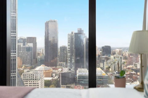 A Chic 2BR Apt Near Melbourne CBD W FREE Parking - Accommodation Bookings 1