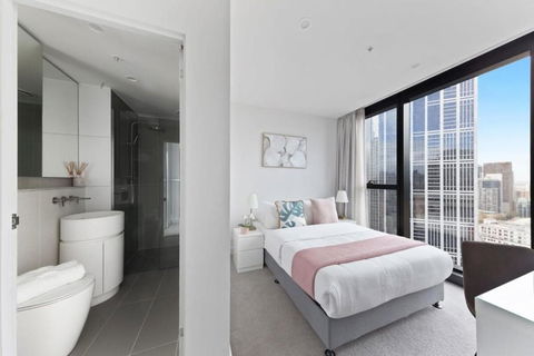 A Chic 2BR Apt Near Melbourne CBD W FREE Parking - Accommodation Bookings 3