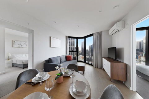 A Chic 2BR Apt Near Melbourne CBD W FREE Parking - Accommodation Bookings 4