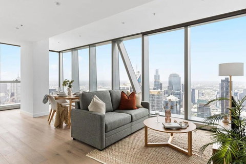 A Chic 2BR Apt With Panoramic Views FREE Parking - Accommodation Bookings 1