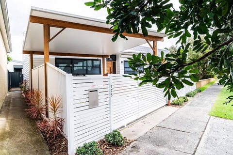 A Chic Coastal Hideaway At Toowoon Bay Beach - Accommodation Bookings 1