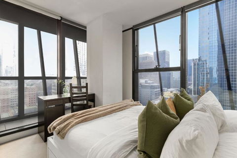 A Chic & Comfy 2BR Apt On Collins With City Views - Accommodation Bookings 1