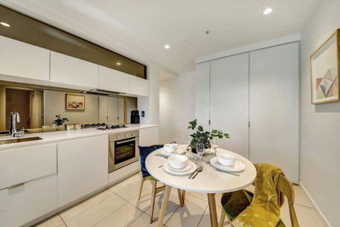 A Comfy 2BR Apt Near Crown & Southern Cross - Accommodation Bookings 4