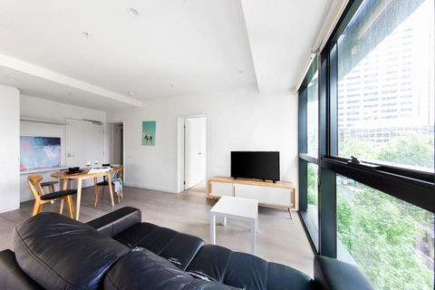 A Comfy 2BR Apt Next To QV & Melbourne Central - Accommodation Bookings 0