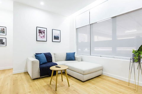 A Coveted Collins Street Pad With Parking - Accommodation Bookings 0