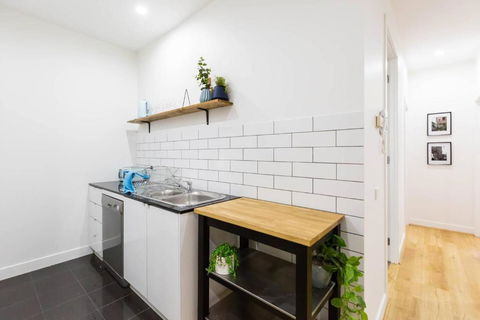 A Coveted Collins Street Pad With Parking - Accommodation Bookings 3