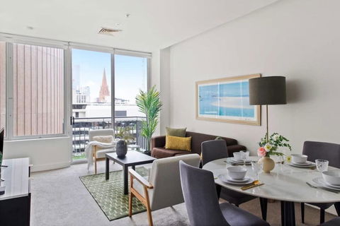 A Cozy 2BR Apt On Collins Near Flinders Station - Accommodation Bookings 1