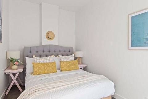 A Cozy 2BR Apt On Collins Near Flinders Station - Accommodation Bookings 3