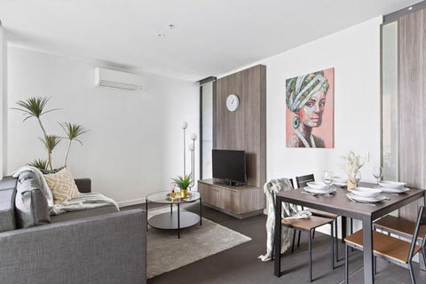 A Cozy 2BR Apt Opposite Southern Cross Station - Accommodation Bookings 3