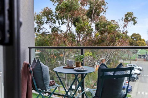 A Cozy & Modern Apt Near To Flemington Races - Accommodation Bookings 2