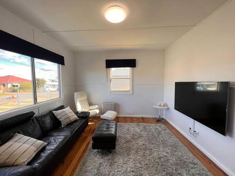 A Delightful Two-bedroom Cottage On Toowoon Bay. - Accommodation Bookings 0