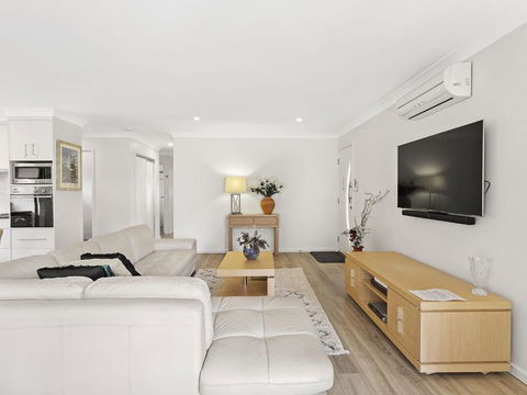A Homely House 6 Mistral Close - Accommodation Bookings 3