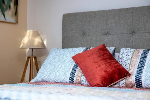 A Little Getaway - 17 Lawson St SWR - Accommodation Bookings 3