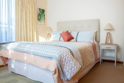 A Little Getaway - 17 Lawson St SWR - Accommodation Bookings 0