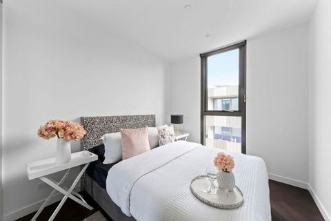 A Lux 2BR Apt Near South Melbourne Market - Accommodation Bookings 4