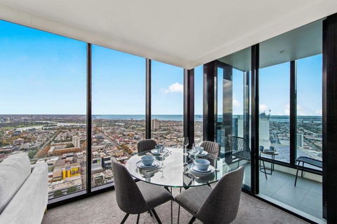 A Lux 2BR Apt With Panoramic Views, FREE Parking - Accommodation Bookings 3