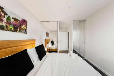 A Lux 2BR Apt With Panoramic Views, FREE Parking - Accommodation Bookings 1