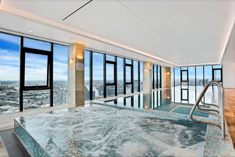 A Lux 2BR Apt With Panoramic Views, FREE Parking - Accommodation Bookings 2