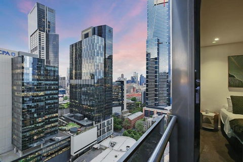 A Modern 2BR Apt With City Views FREE Parking - Accommodation Bookings 1