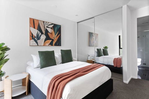 A Modern 2BR Apt With City Views FREE Parking - Accommodation Bookings 2