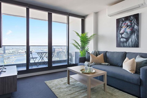A Modern 2BR Apt With Harbour Views FREE Parking - Accommodation Bookings 4