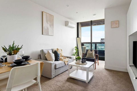 A Modern & Cozy 2BR Apartment With City Views - Accommodation Bookings 0