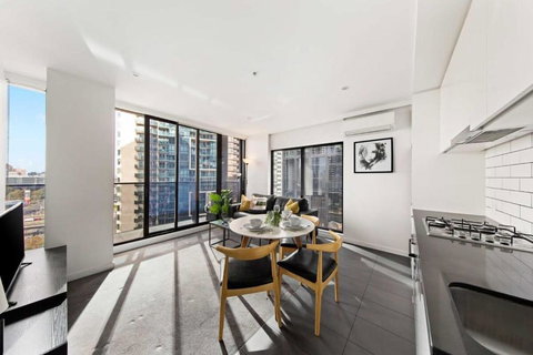 A Modern & Spacious 2BR Apt City Views Southbank - Accommodation Bookings 2