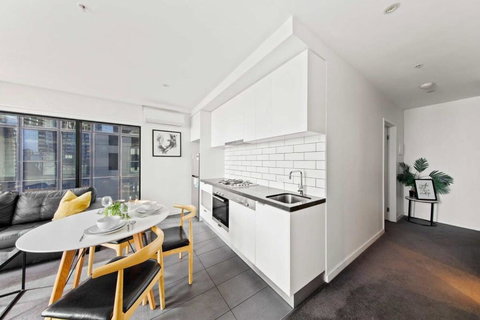 A Modern & Spacious 2BR Apt City Views Southbank - Accommodation Bookings 4