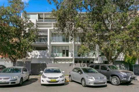 A Modern Two Bedroom Apartment! Quiet, Secure And 1 Minute Walk To Bondi Beach! - Accommodation Bookings 1