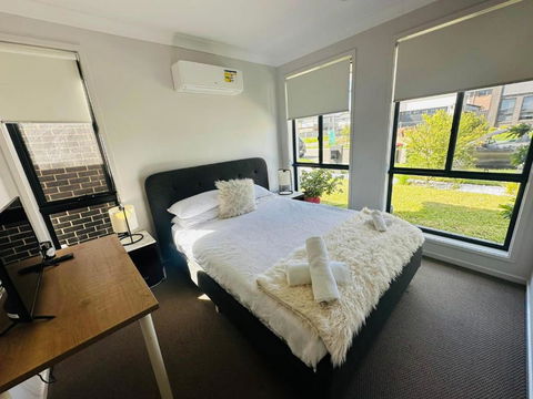 A Private Ensuite With AC And TV - Accommodation Bookings 3